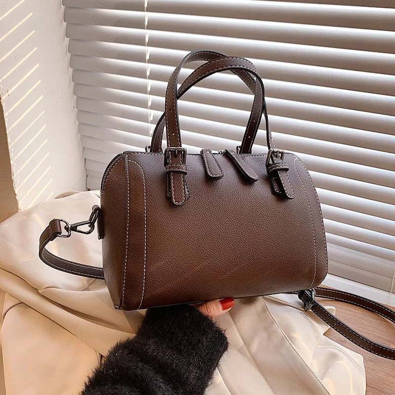 Unisex Large Capacity Waterproof Luggage Bag Portable Sport Weekend Bags Business Duffle Bag Soft Leather Travel Bag Suitcase
Unisex Large Capacity Waterproof Luggage Bag Portable Sport Weekend Bags Business Duffle Bag Soft Leather Travel Bag Suitcase