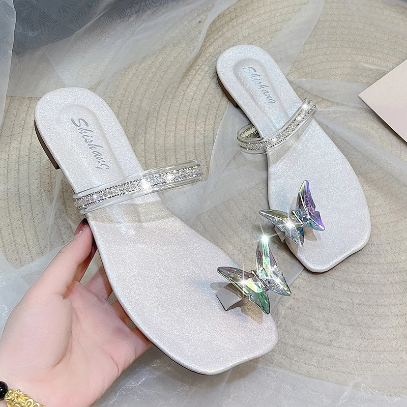 2022 NEW Sandals Women's Clip-on New RhinestoneWord with Clip Butterfly Low-heeled Flat Fairy Summer Sandals Non-slip BeachShoes
2022 NEW Sandals Women's Clip-on New RhinestoneWord with Clip Butterfly Low-heeled Flat Fairy Summer Sandals Non-slip BeachShoes