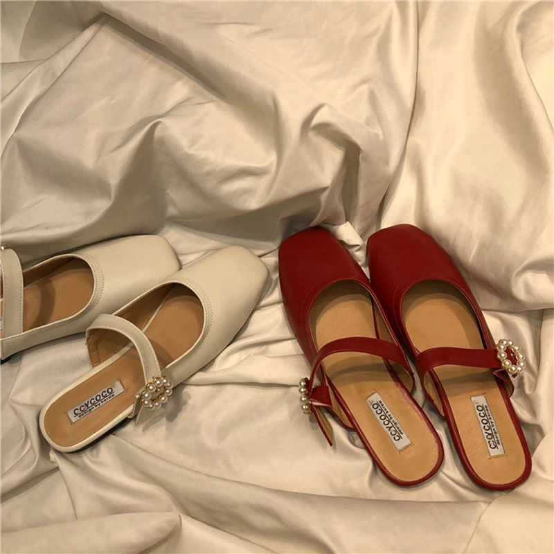 Spring 2022 Pearl Buckle Square Toe Slippers Low Heel Pearl Buckle Mules Shoes Woman
Spring 2022 Pearl Buckle Square Toe Slippers Low Heel Pearl Buckle Mules Shoes Woman