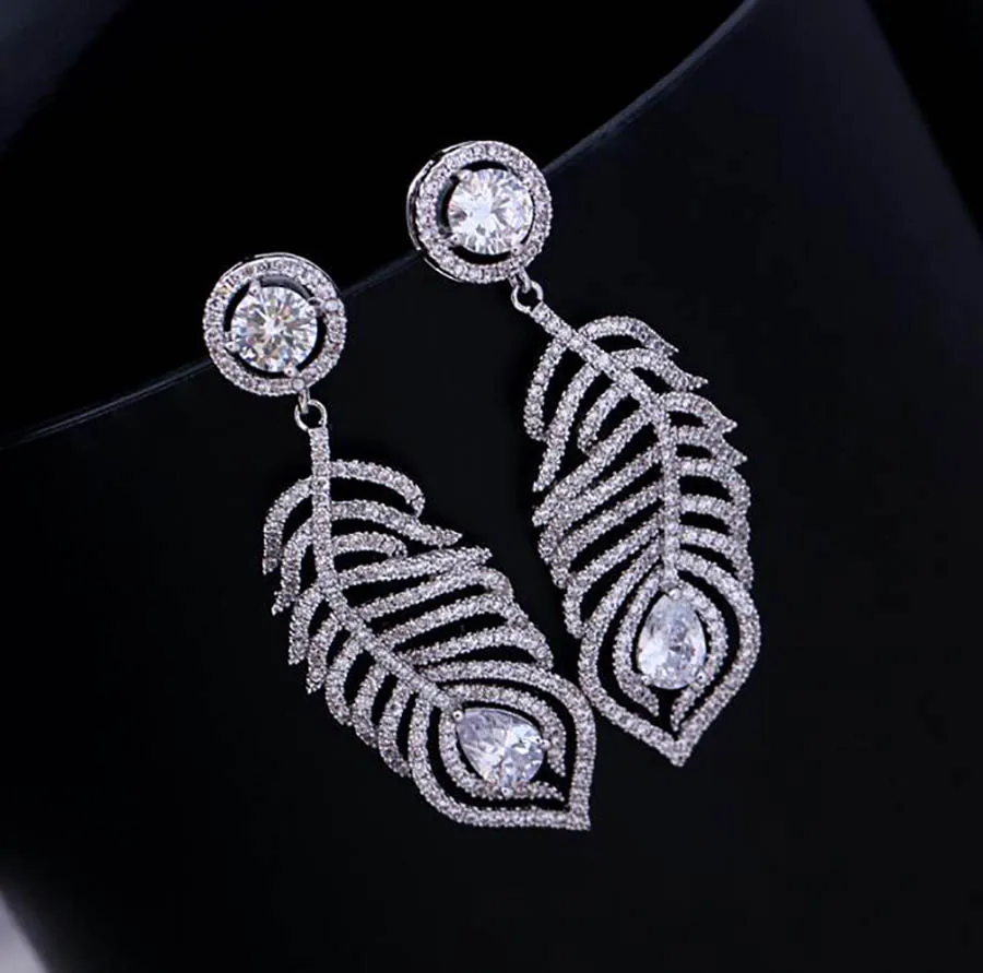 New leaf feather zircon earrings for women exaggerated personality summer girl party banquet fashion jewelry
New leaf feather zircon earrings for women exaggerated personality summer girl party banquet fashion jewelry