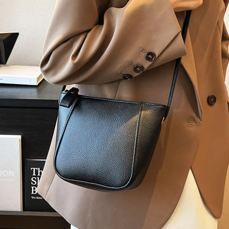 Crossbody Bag for Women 2023 Simple Design High Quality PU Leather Solid Ladies Zipper Bag Purse Summer Spring Travel Bags
Crossbody Bag for Women 2023 Simple Design High Quality PU Leather Solid Ladies Zipper Bag Purse Summer Spring Travel Bags