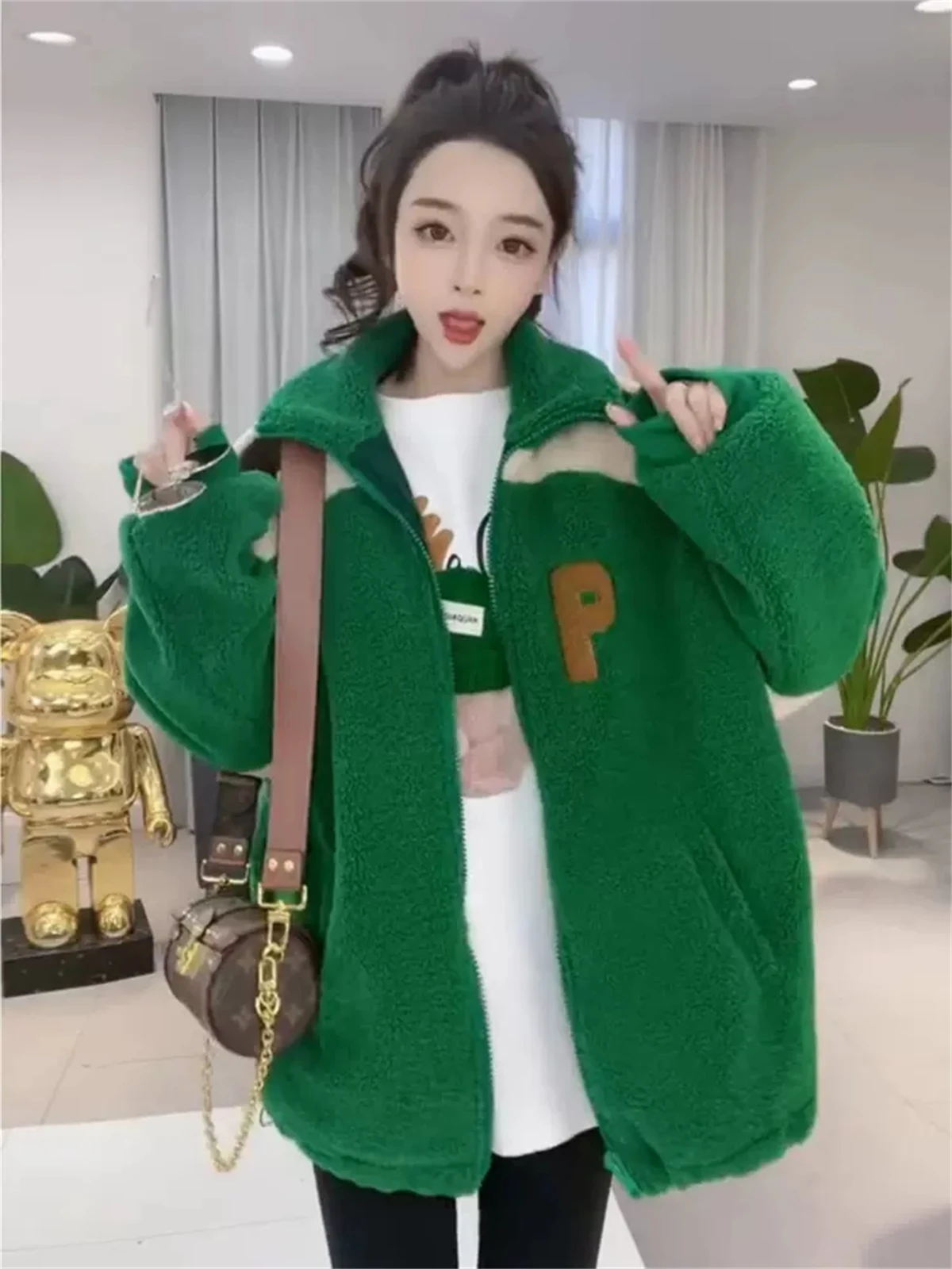American Style Retro Color Contrast Lamb Plush Bomber Jacket Women's Autumn and Winter Loose High Grade Feeling Small Thickened 
American Style Retro Color Contrast Lamb Plush Bomber Jacket Women's Autumn and Winter Loose High Grade Feeling Small Thickened