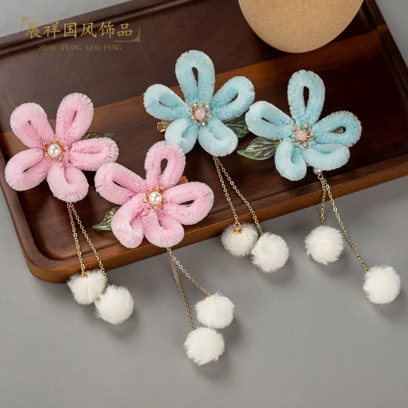 Зимние милые детские антикварные украшения для волос Hanfu флисовые кисточки пара головных уборов для девочек
Зимние милые детские антикварные украшения для волос Hanfu флисовые кисточки пара головных уборов для девочек