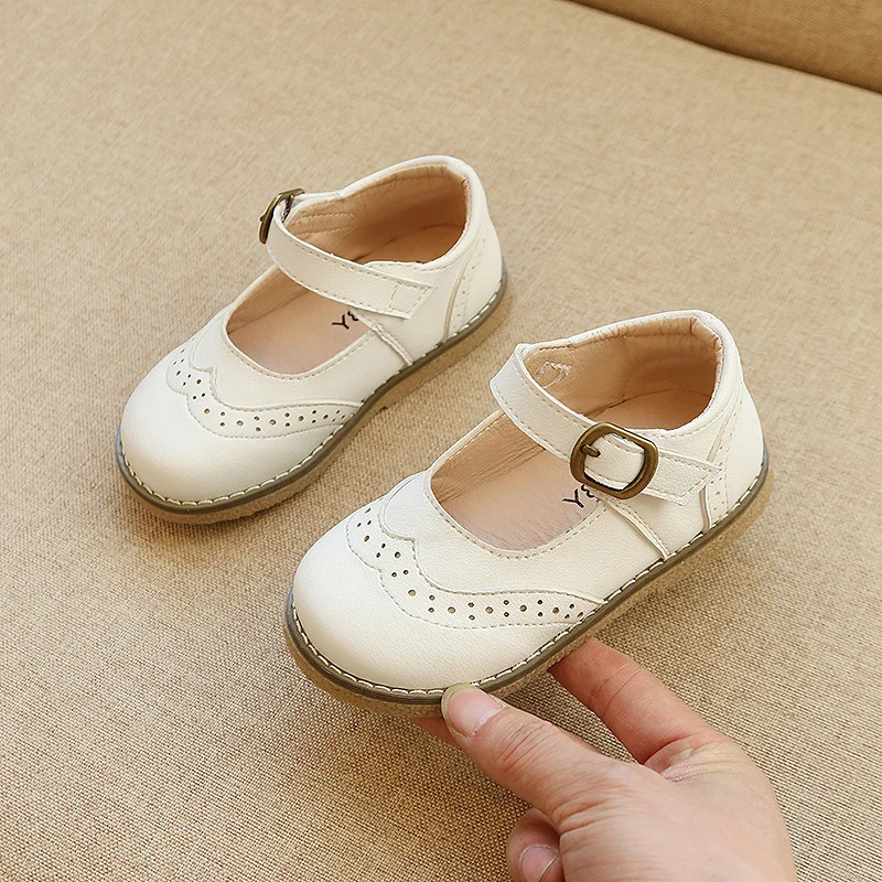 Retro Girls Leather Shoes Fretwork Mary Janes 2022 Autumn Spring Kids Brogue British Embossing Buckle Strap White Black
Retro Girls Leather Shoes Fretwork Mary Janes 2022 Autumn Spring Kids Brogue British Embossing Buckle Strap White Black