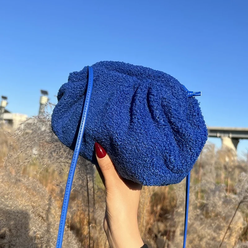 Fashion Lambswool Dumplings Crossbody Bags For Women Pleated Lambs Plush Shoulder Bag Faux Lambs Fur Clouds Women's Handbags New
Fashion Lambswool Dumplings Crossbody Bags For Women Pleated Lambs Plush Shoulder Bag Faux Lambs Fur Clouds Women's Handbags New