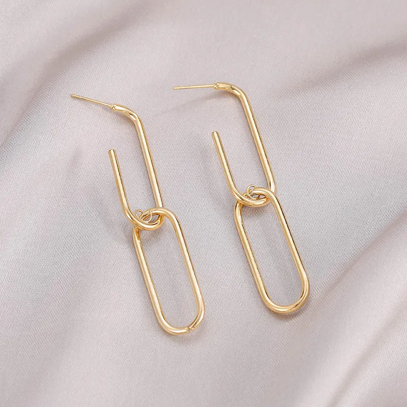 Exaggerated metal earring atmosphere fashion net red type chain buckle earring
Exaggerated metal earring atmosphere fashion net red type chain buckle earring