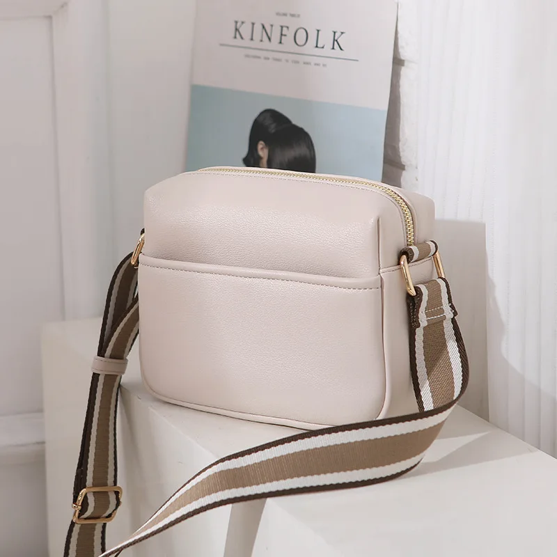 Fashion Women Crossbody Bags PU Leather Wide Strap Messenger Bag Female Small Shoulder Handbag High Capacity Phone Purse Bags
Fashion Women Crossbody Bags PU Leather Wide Strap Messenger Bag Female Small Shoulder Handbag High Capacity Phone Purse Bags