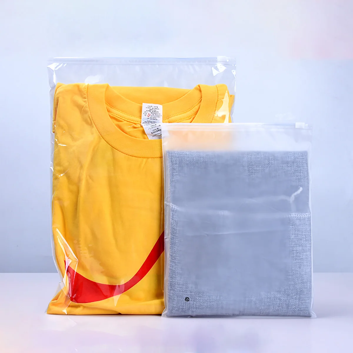 1-10Pcs 45x55cm Repeatable Use Clear / Frosted PE Plastic Ziplock Storage Bags Clothes Packaging Bags Garment Bags
1-10Pcs 45x55cm Repeatable Use Clear / Frosted PE Plastic Ziplock Storage Bags Clothes Packaging Bags Garment Bags