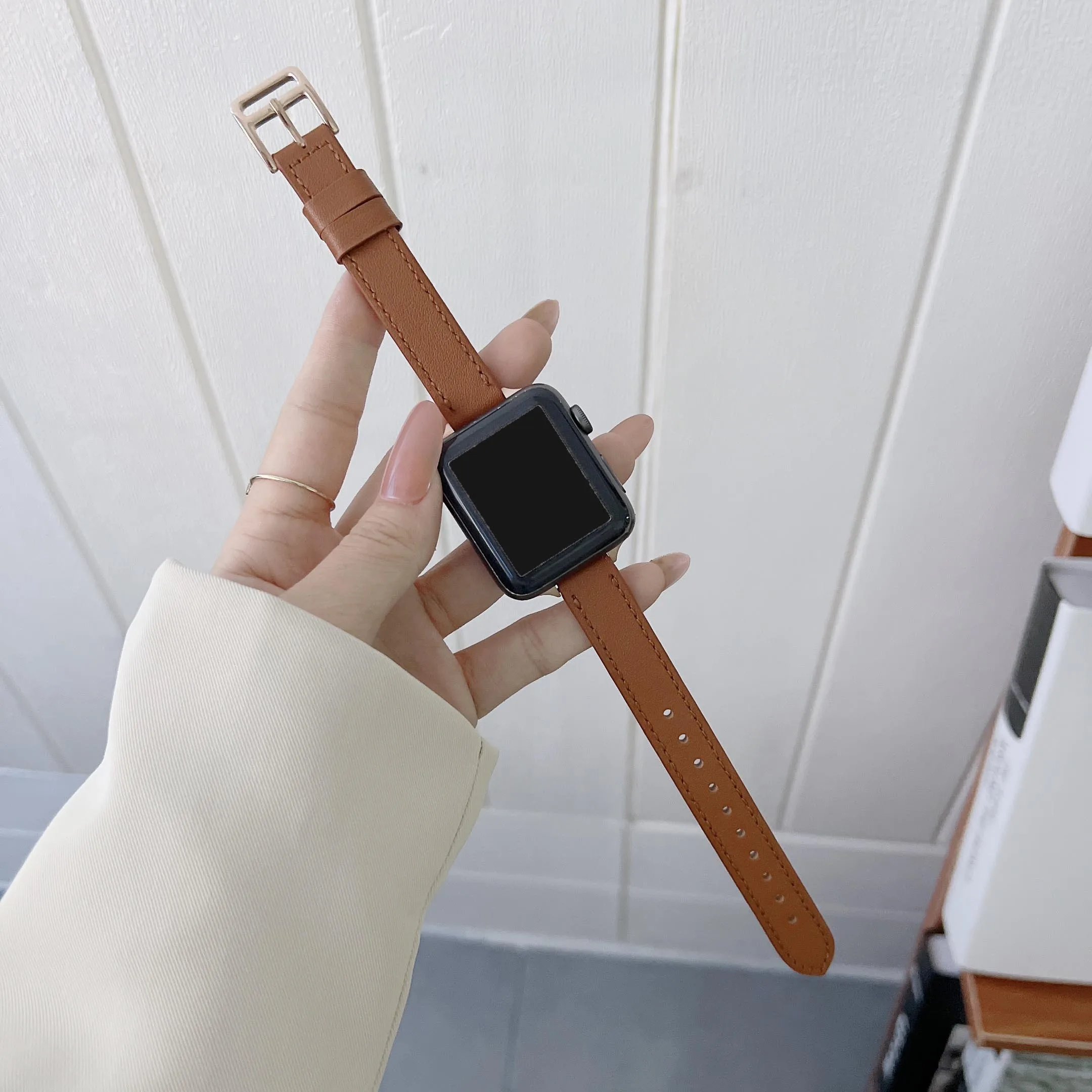 Womens Leather Loop For Apple Watch Bands SE 7 38 40/41MM Thin Strap For iWatch 44MM Wirstband Series 654321 44 42MM Accessorie
Womens Leather Loop For Apple Watch Bands SE 7 38 40/41MM Thin Strap For iWatch 44MM Wirstband Series 654321 44 42MM Accessorie