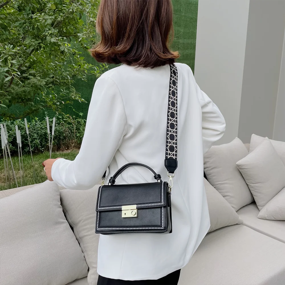 New Style Designer Vintage Women's Bag Trendy Atmosphere women's Shoulder Bag 2022 Fashion Quality
New Style Designer Vintage Women's Bag Trendy Atmosphere women's Shoulder Bag 2022 Fashion Quality