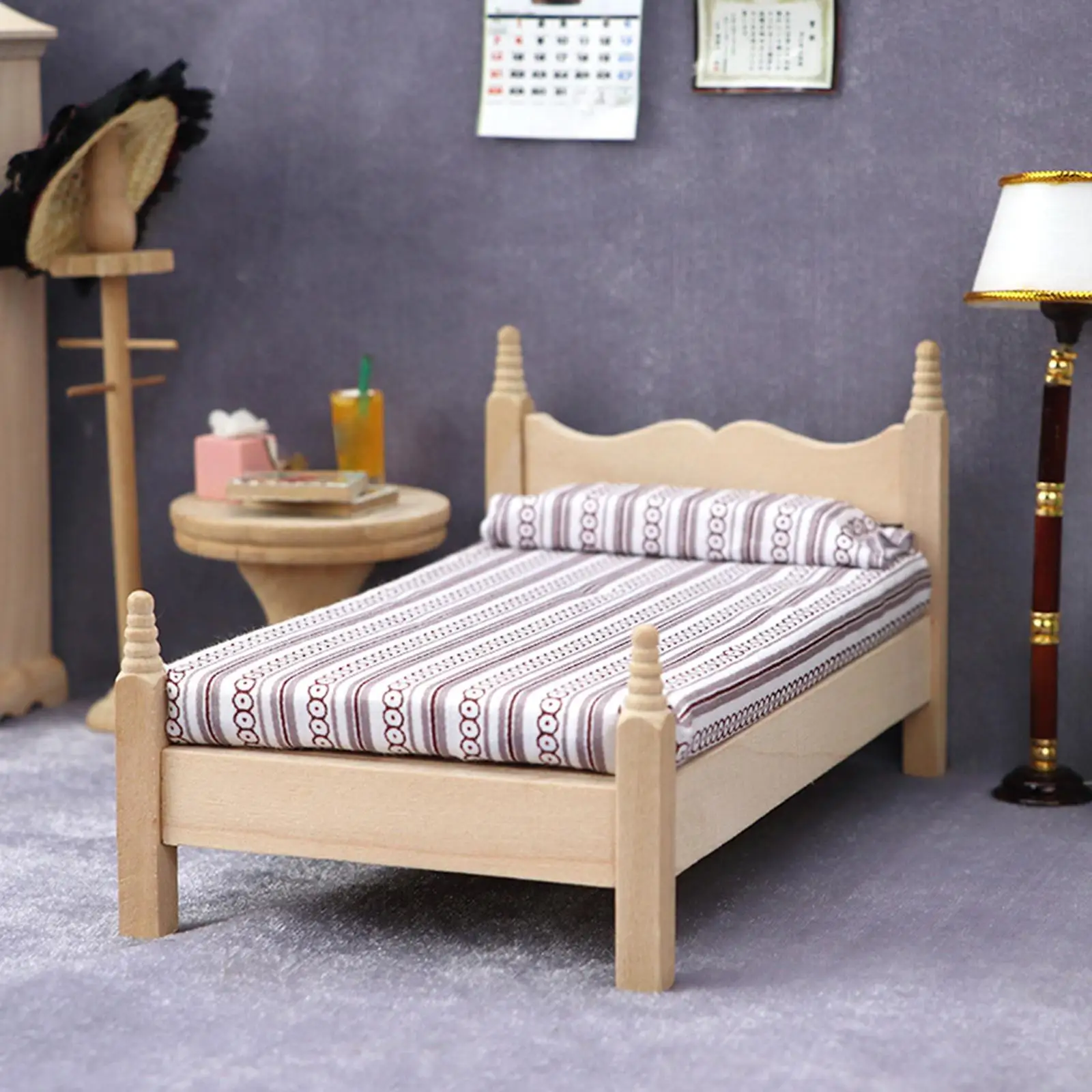 Doll House Miniature Bed 1:12 Scale Retro Mini Bed Ornament to Pretend Toy Wood Tiny Decor for Small Life Scene Toy House
Doll House Miniature Bed 1:12 Scale Retro Mini Bed Ornament to Pretend Toy Wood Tiny Decor for Small Life Scene Toy House