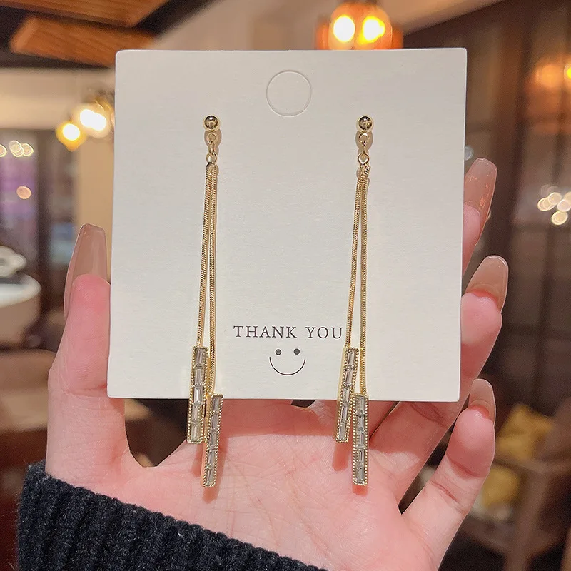 2022 New Simple Female Square Zircon Drop Earrings Metal Tassel Long Ear Line Korean Fashion Jewelry For Women's Party Earrings
2022 New Simple Female Square Zircon Drop Earrings Metal Tassel Long Ear Line Korean Fashion Jewelry For Women's Party Earrings