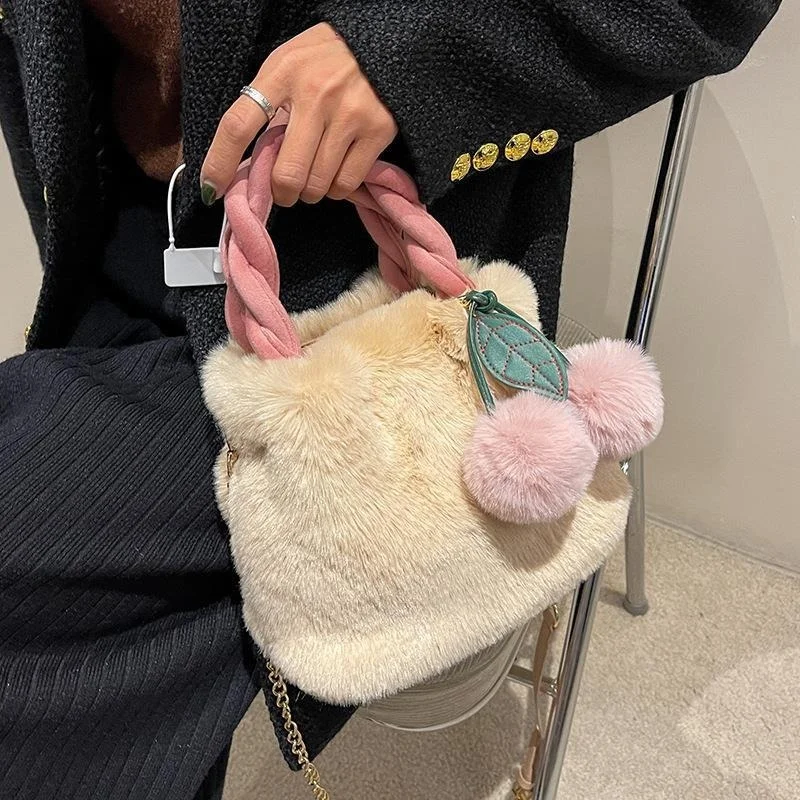 2022 New Arrival Fashion White Bags for Women Chain Plush Tote Soft Furry Bags Luxury Handbag Cherry Fur Crossbody Shoulder
2022 New Arrival Fashion White Bags for Women Chain Plush Tote Soft Furry Bags Luxury Handbag Cherry Fur Crossbody Shoulder
