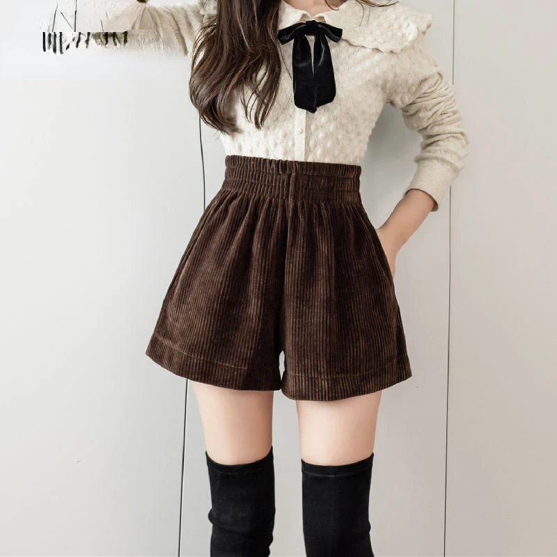 Woman High Waist Shorts Female A-line Elegant Short Bottoms Ladies Casual Loose Autumn Vintage All-Match Wide Leg Shorts G37
Woman High Waist Shorts Female A-line Elegant Short Bottoms Ladies Casual Loose Autumn Vintage All-Match Wide Leg Shorts G37