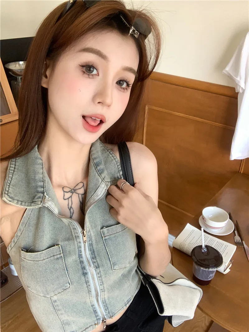 GP2696 Spicy girl design polo neck denim tank top summer new Korean style slim short hanging neck suspender top
GP2696 Spicy girl design polo neck denim tank top summer new Korean style slim short hanging neck suspender top