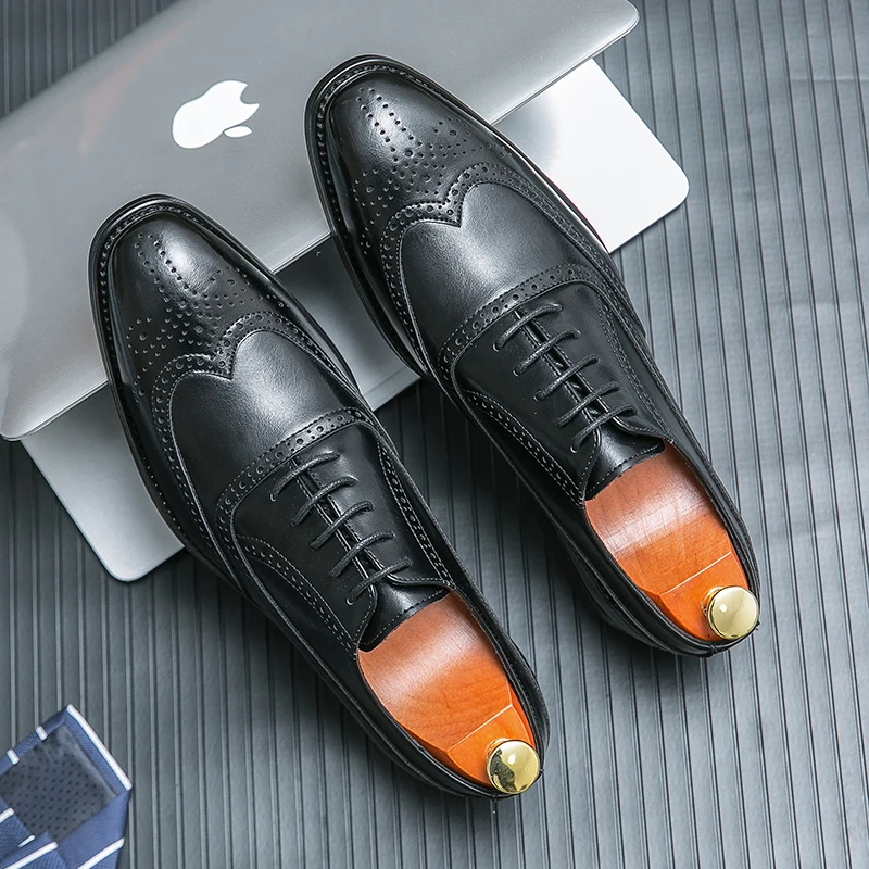 Brand Size 38~46 Mens Dress Shoes Handmade Brogue Carved Style Designer Leather Wedding Shoes for Men Flats Oxfords Formal Shoes
Brand Size 38~46 Mens Dress Shoes Handmade Brogue Carved Style Designer Leather Wedding Shoes for Men Flats Oxfords Formal Shoes