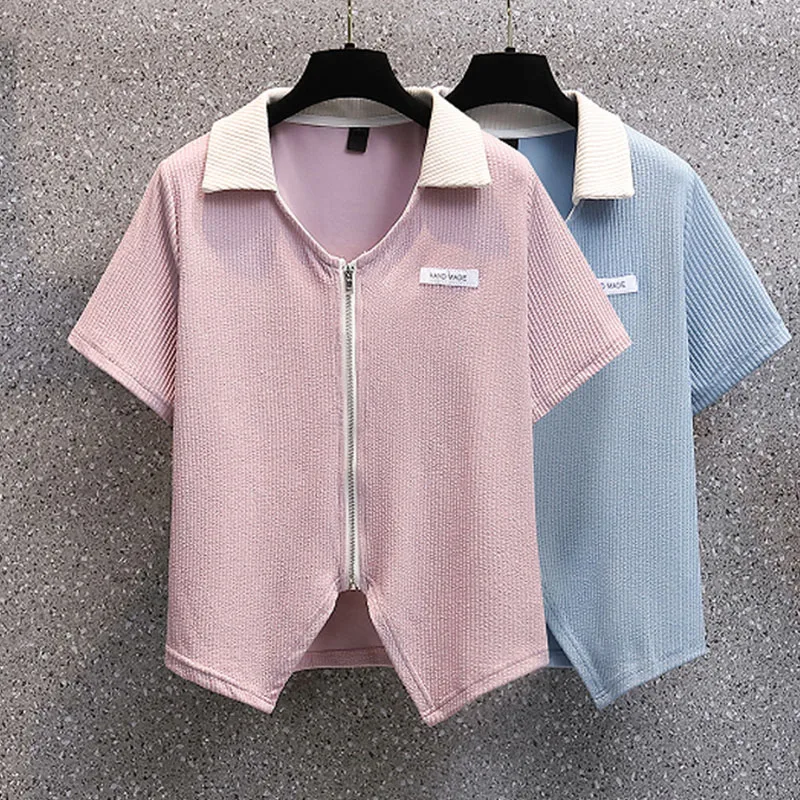 Женские топы на молнии, повседневные короткие рубашки-поло с воротником, милые свободные блузки большого размера, 2 цвета, лето 2022 
Женские топы на молнии, повседневные короткие рубашки-поло с воротником, милые свободные блузки большого размера, 2 цвета, лето 2022