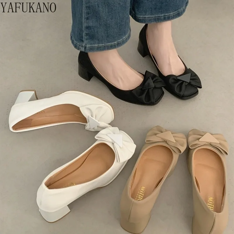 Женские винтажные туфли-лодочки на толстом каблуке 5 см 
Женские винтажные туфли-лодочки на толстом каблуке 5 см