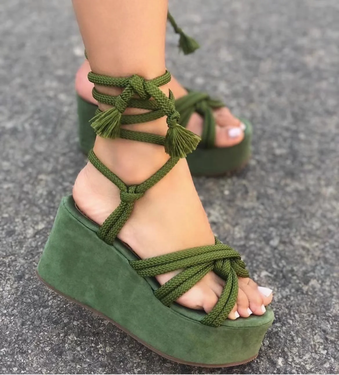 New Summer Hollow Lace-up Sandals Women Solid Large Size 36-43 Wedges Platform Shoe Outdoor Beach Vacation Casual Ladies Sandals
New Summer Hollow Lace-up Sandals Women Solid Large Size 36-43 Wedges Platform Shoe Outdoor Beach Vacation Casual Ladies Sandals