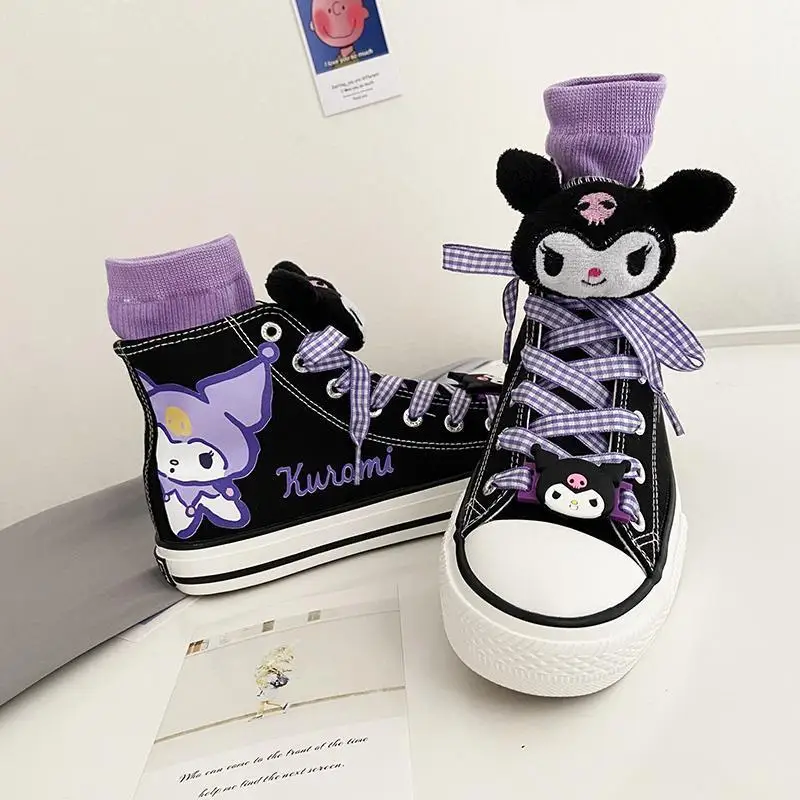 Kawaii Sanrios Kuromi Melody печатные милые стильные холщовые туфли новые высокие резиновые подошвы Женские повседневные туфли на шнуровке в клетку
Kawaii Sanrios Kuromi Melody печатные милые стильные холщовые туфли новые высокие резиновые подошвы Женские повседневные туфли на шнуровке в клетку