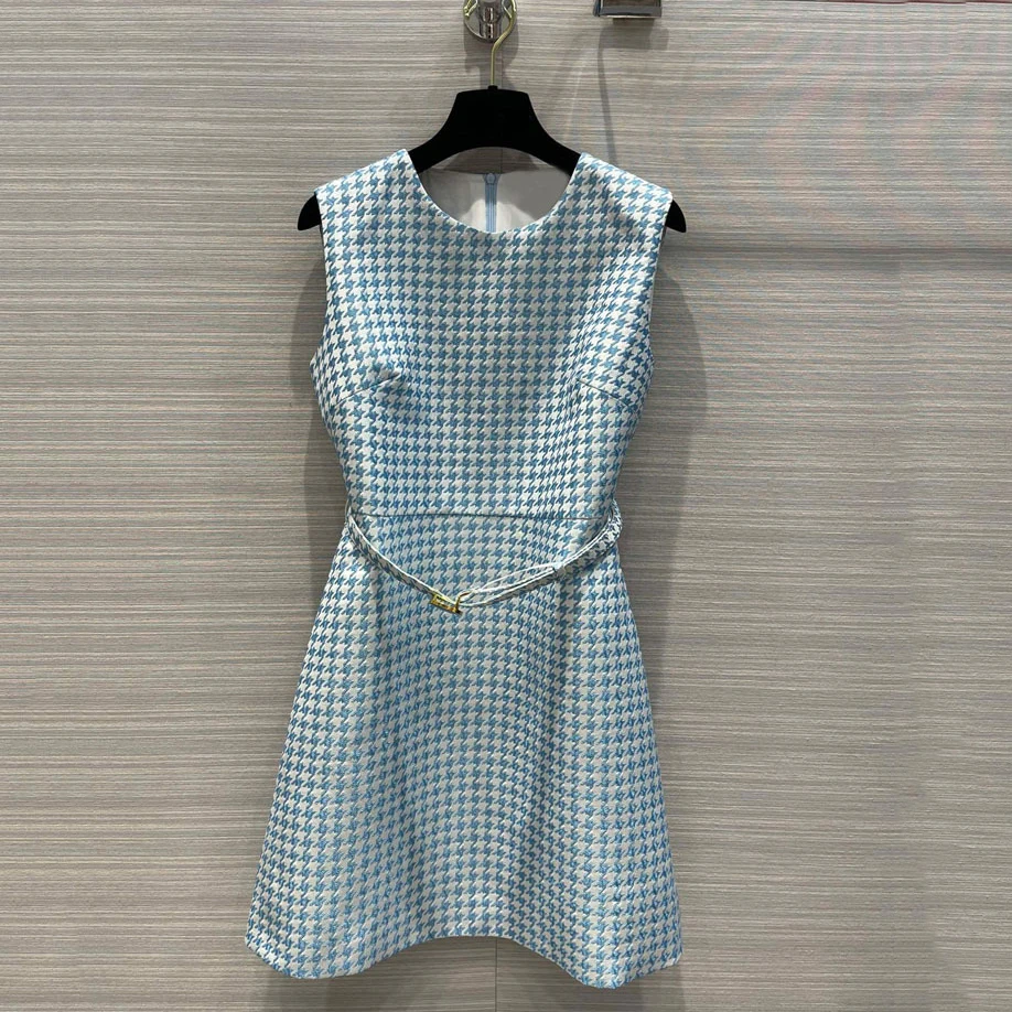2022 spring and summer new women's classic houndstooth plaid A-line skirt, temperament leisure waist slimming sleeveless dress 
2022 spring and summer new women's classic houndstooth plaid A-line skirt, temperament leisure waist slimming sleeveless dress