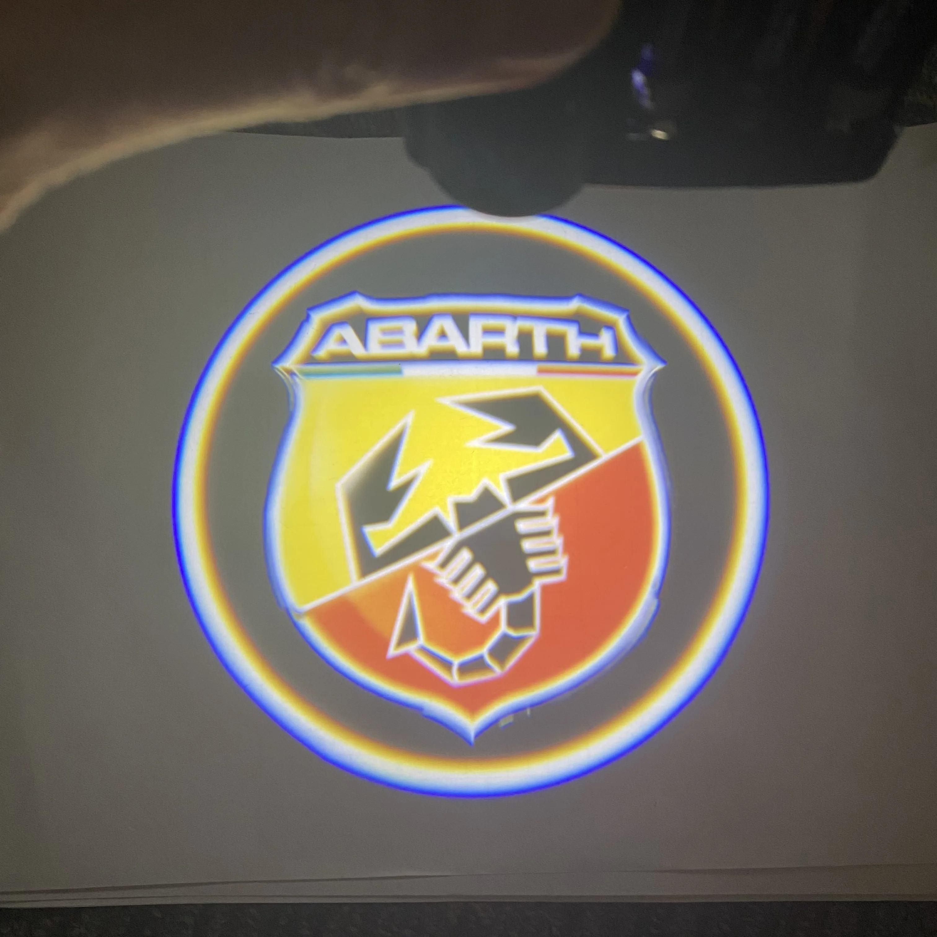 2PCS Car Styling Wireless Led Car Door Welcome Laser Projector Ghost Shadow Light For Abarth Punto 124 125 500 695 Accessories
2PCS Car Styling Wireless Led Car Door Welcome Laser Projector Ghost Shadow Light For Abarth Punto 124 125 500 695 Accessories