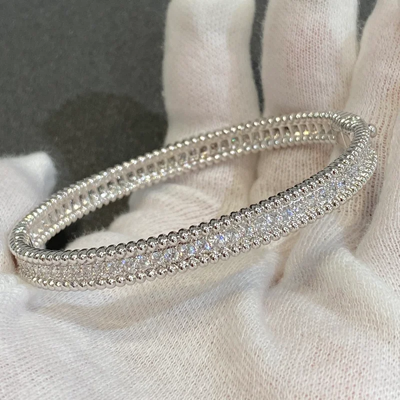 Top Quality Luxury Jewelry Classic Zircon 18K Gold Bangles For Women Europe Fashion Charm Sliver Bracelets Wedding Engagement
Top Quality Luxury Jewelry Classic Zircon 18K Gold Bangles For Women Europe Fashion Charm Sliver Bracelets Wedding Engagement