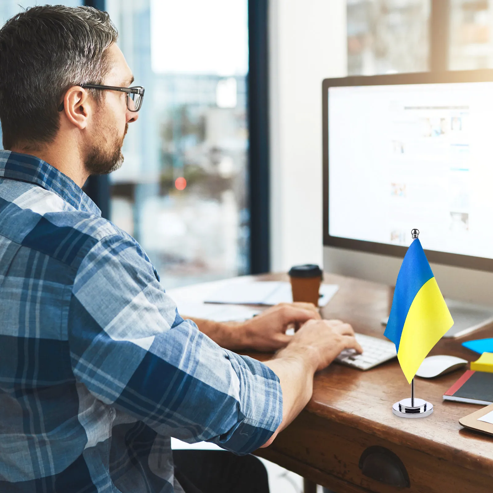 Ukraine Coat Of Arms Table Flag Polyester Ukraine Table Flags Ukraine Desk Banner for Desktop DecorUkraine Table Flag Bunting 
Ukraine Coat Of Arms Table Flag Polyester Ukraine Table Flags Ukraine Desk Banner for Desktop DecorUkraine Table Flag Bunting