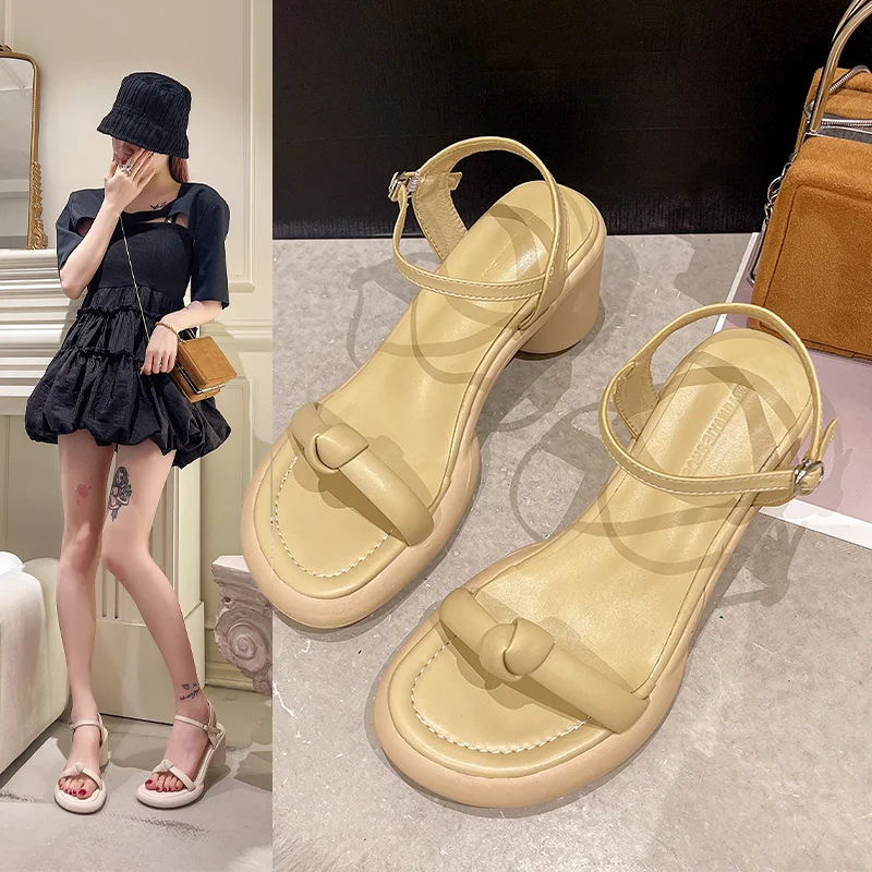 French small fairy design feeling the wind a word strap sandals women 2023 new summer han edition high-heeled shoes Rome
French small fairy design feeling the wind a word strap sandals women 2023 new summer han edition high-heeled shoes Rome