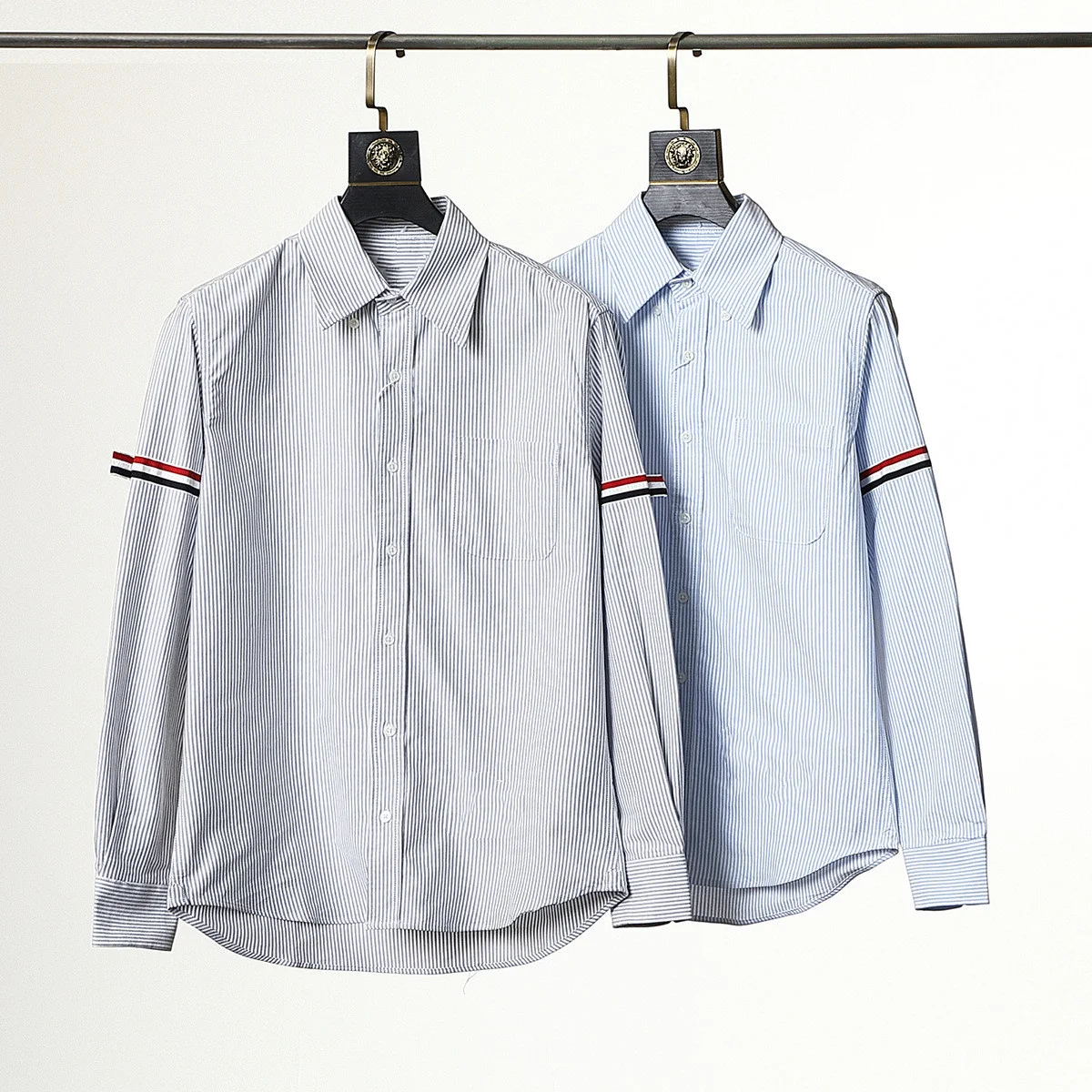 2022 New Design Shirt Solid TBStriped Cotton Oxford Women Blouse Turn Down Collar Long Sleeve Slim Korean Style Grey Blue Couple
2022 New Design Shirt Solid TBStriped Cotton Oxford Women Blouse Turn Down Collar Long Sleeve Slim Korean Style Grey Blue Couple