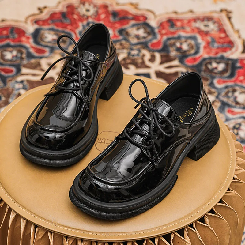 Женские повседневные туфли из лакированной кожи, лоферы на толстой подошве, в британском стиле, на массивном каблуке, Размеры 35-43, для весны, ...
Женские повседневные туфли из лакированной кожи, лоферы на толстой подошве, в британском стиле, на массивном каблуке, Размеры 35-43, для весны, ...