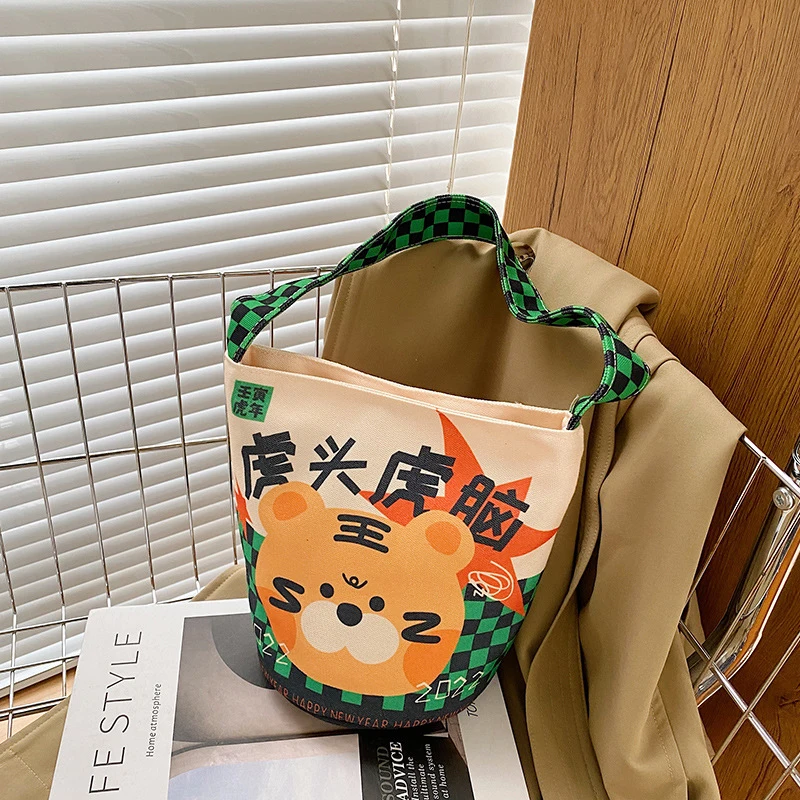 2023 New Canvas Contrast Color Portable Bucket Bag Designer Luxury Handbag Cute Gift Canvas Gift Bag Portable Bucket Bag
2023 New Canvas Contrast Color Portable Bucket Bag Designer Luxury Handbag Cute Gift Canvas Gift Bag Portable Bucket Bag