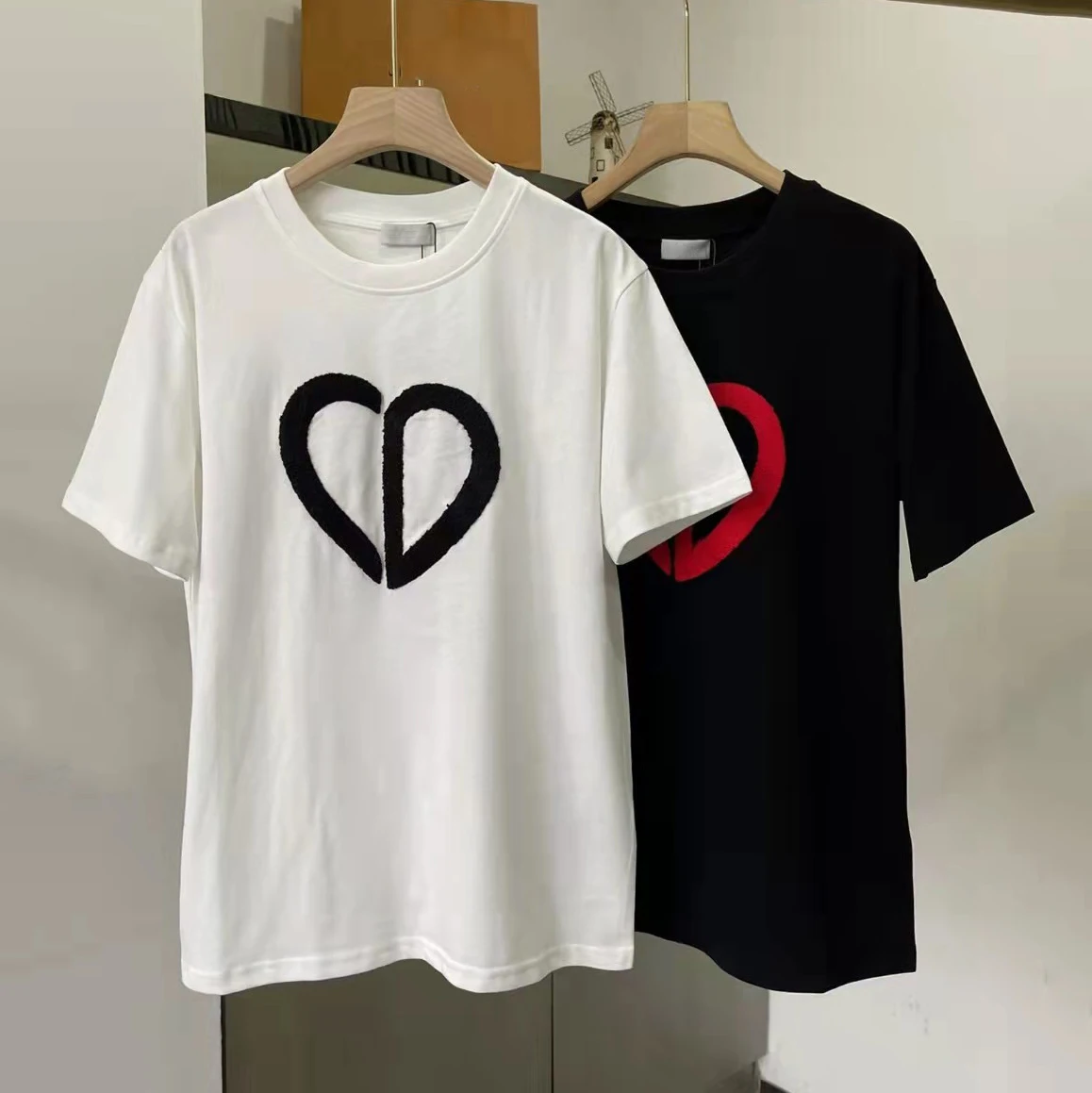 2022 summer new letter love towel embroidered round neck short-sleeved T-shirt couples with the same casual half-sleeve top
2022 summer new letter love towel embroidered round neck short-sleeved T-shirt couples with the same casual half-sleeve top