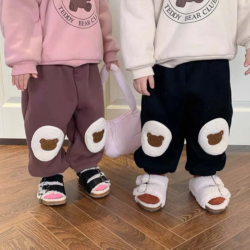 Winter Plush Warm Kids Pants Cute Bear Children's Bear Sticker Cloth Plush Pants for Boys Girls Thickened Loose Casual Pants
Winter Plush Warm Kids Pants Cute Bear Children's Bear Sticker Cloth Plush Pants for Boys Girls Thickened Loose Casual Pants