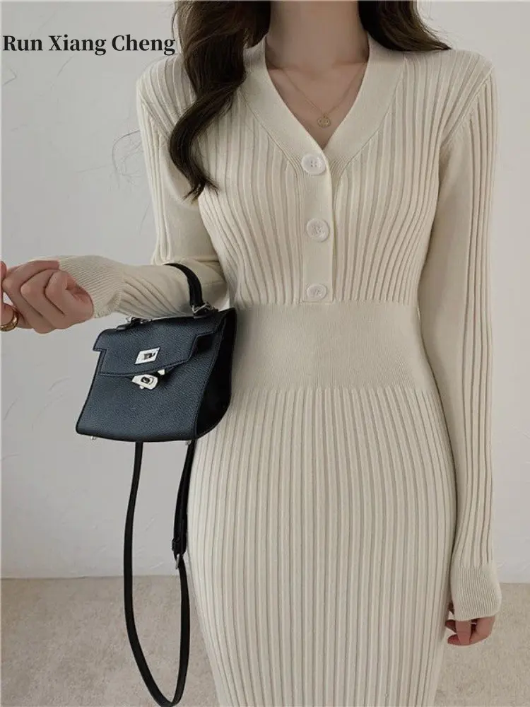 Женское трикотажное платье средней длины, элегантное винтажное трикотажное платье с запахом на талии и ягодицах и длинным рукавом в Корейском стиле, 2023
Женское трикотажное платье средней длины, элегантное винтажное трикотажное платье с запахом на талии и ягодицах и длинным рукавом в Корейском стиле, 2023