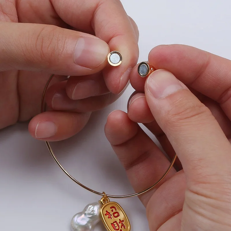 Wholesale 11*16.5mm irregular shape customized design coin pearl pendant bracelet
Wholesale 11*16.5mm irregular shape customized design coin pearl pendant bracelet