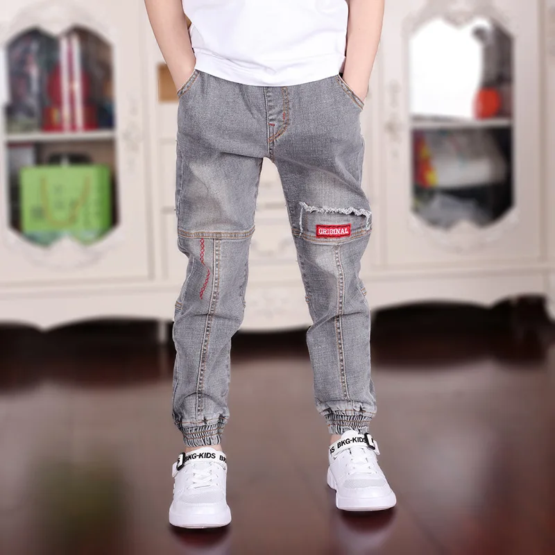 4-18T Fashionable Jeans For Boys Children's Jeans 2023 Spring New Elastic Waist Letters Printed Pencil Cowboy Pants High Quality
4-18T Fashionable Jeans For Boys Children's Jeans 2023 Spring New Elastic Waist Letters Printed Pencil Cowboy Pants High Quality