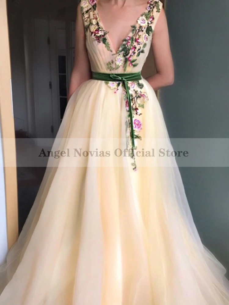 Long Elegant Light Yellow Evening Dresses 2023 V neck Vestidos De Noche Prom Party Gowns Vestidos Elegantes Para Mujer 
Long Elegant Light Yellow Evening Dresses 2023 V neck Vestidos De Noche Prom Party Gowns Vestidos Elegantes Para Mujer
