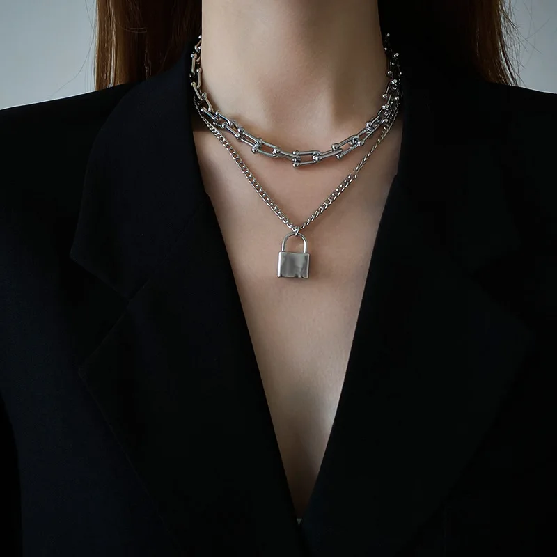 Korean version of fashion personality small lock two-piece necklace female temperament wild clavicle chain
Korean version of fashion personality small lock two-piece necklace female temperament wild clavicle chain