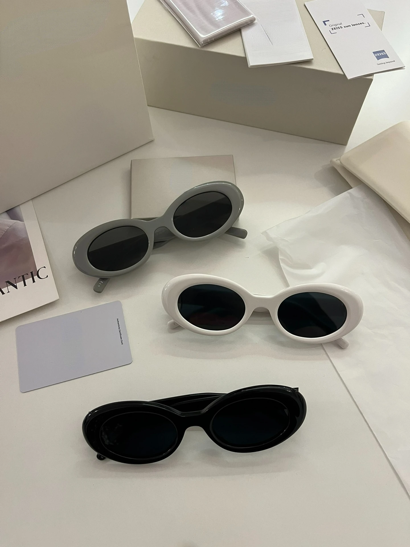 Мужские и женские очки в стиле кошачий глаз Margiela, черные солнцезащитные очки в стиле оверсайз с эффектом шпиона, модель GM 2023 
Мужские и женские очки в стиле кошачий глаз Margiela, черные солнцезащитные очки в стиле оверсайз с эффектом шпиона, модель GM 2023