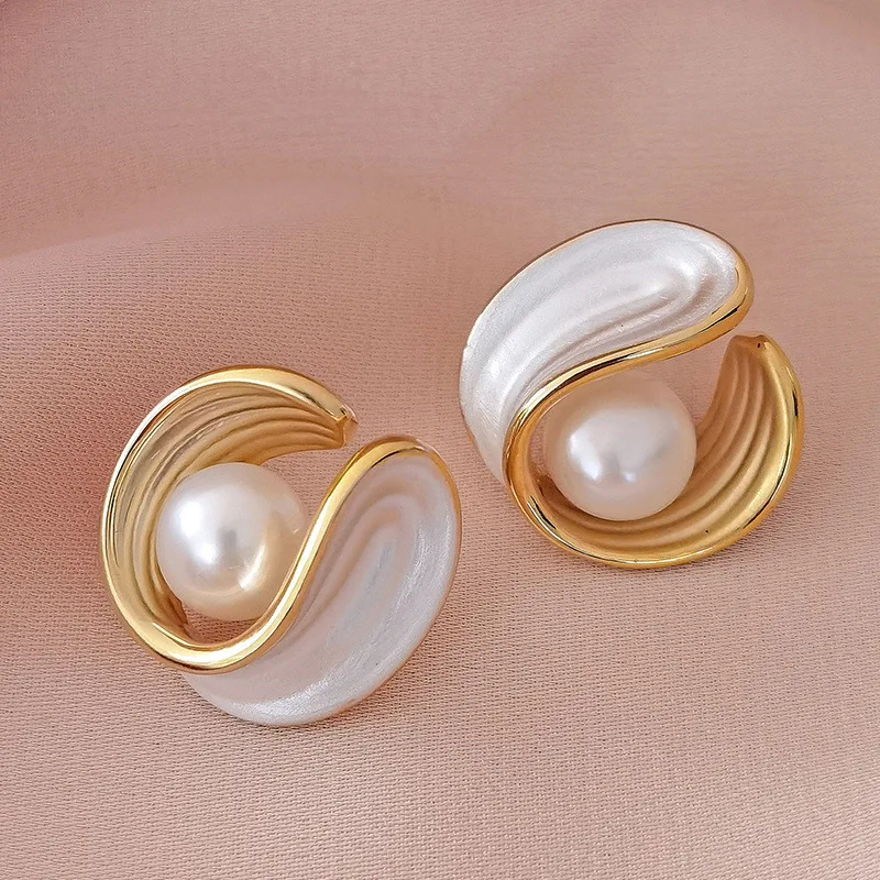 2022 New French Pearl Light Luxury Refined Premium Earrings For Women Korean Fashion Earring Daily Birthday Party Jewelry Gifts
2022 New French Pearl Light Luxury Refined Premium Earrings For Women Korean Fashion Earring Daily Birthday Party Jewelry Gifts