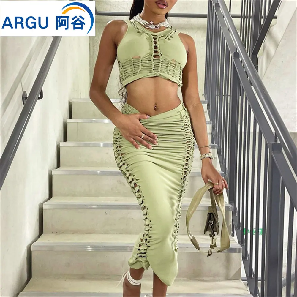 Женский комплект из 2 предметов, однотонная укороченная майка без рукавов с круглым вырезом и юбка миди с вырезами, уличная одежда y2k, женская одежда в Корейском стиле
Женский комплект из 2 предметов, однотонная укороченная майка без рукавов с круглым вырезом и юбка миди с вырезами, уличная одежда y2k, женская одежда в Корейском стиле