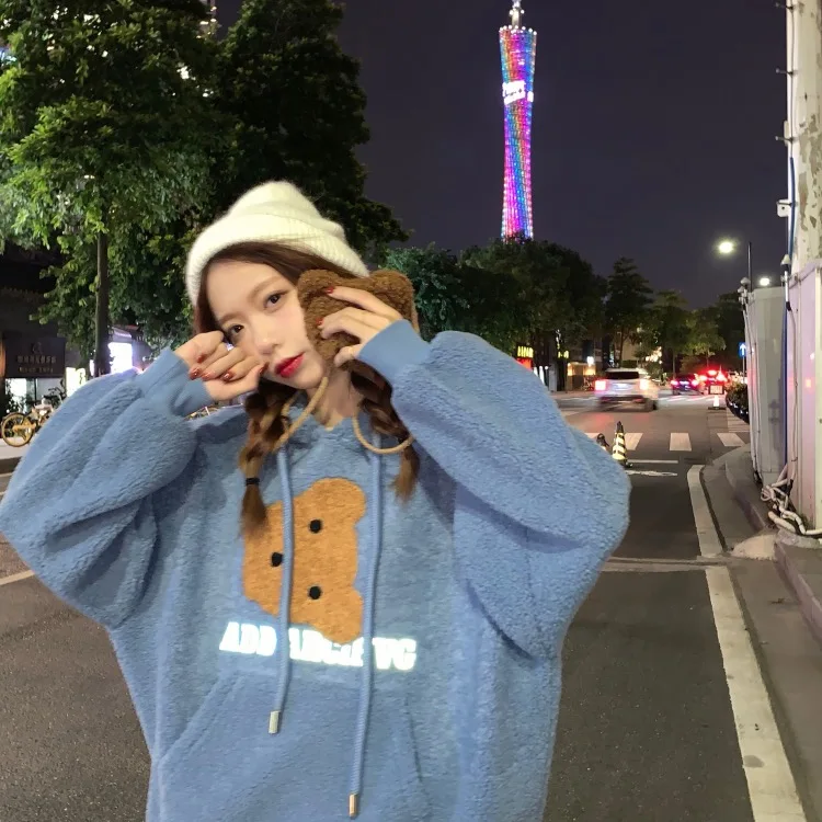 5563 2021 autumn and winter Korean lamb hair reflective letters hooded loose lazy style Sweatshirts
5563 2021 autumn and winter Korean lamb hair reflective letters hooded loose lazy style Sweatshirts
