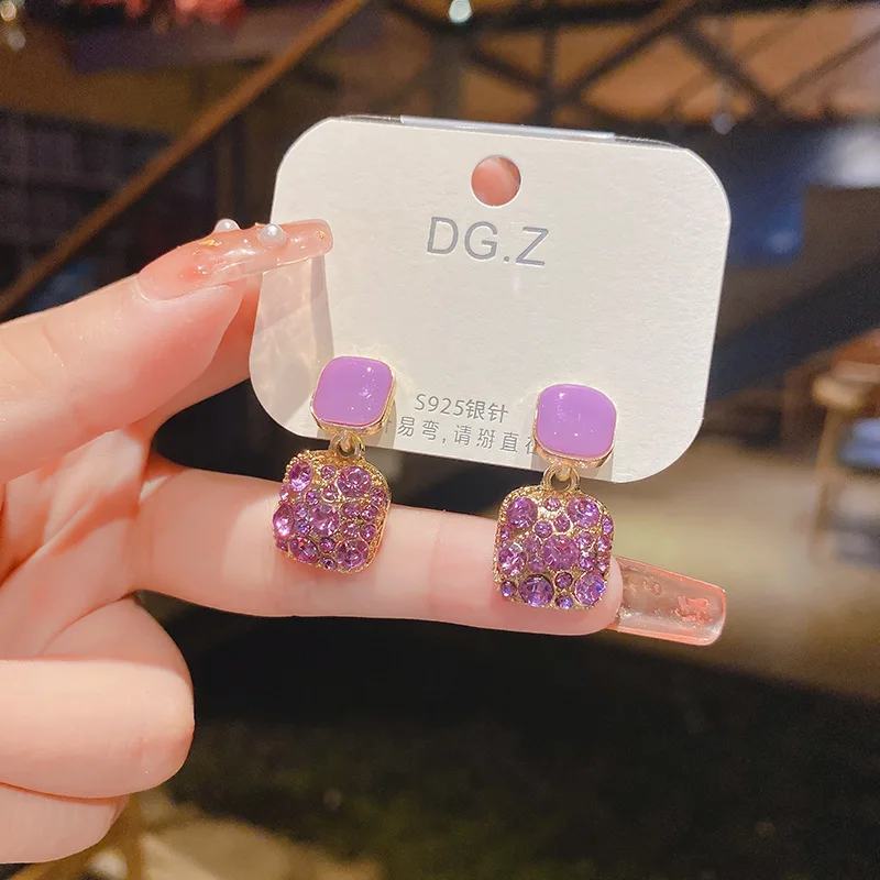 S925 Silver Needle Purple Retro Square Earrings Full Rhinestone Drop Oil New Trendy Temperament Stud Earrings Women Jewelry
S925 Silver Needle Purple Retro Square Earrings Full Rhinestone Drop Oil New Trendy Temperament Stud Earrings Women Jewelry