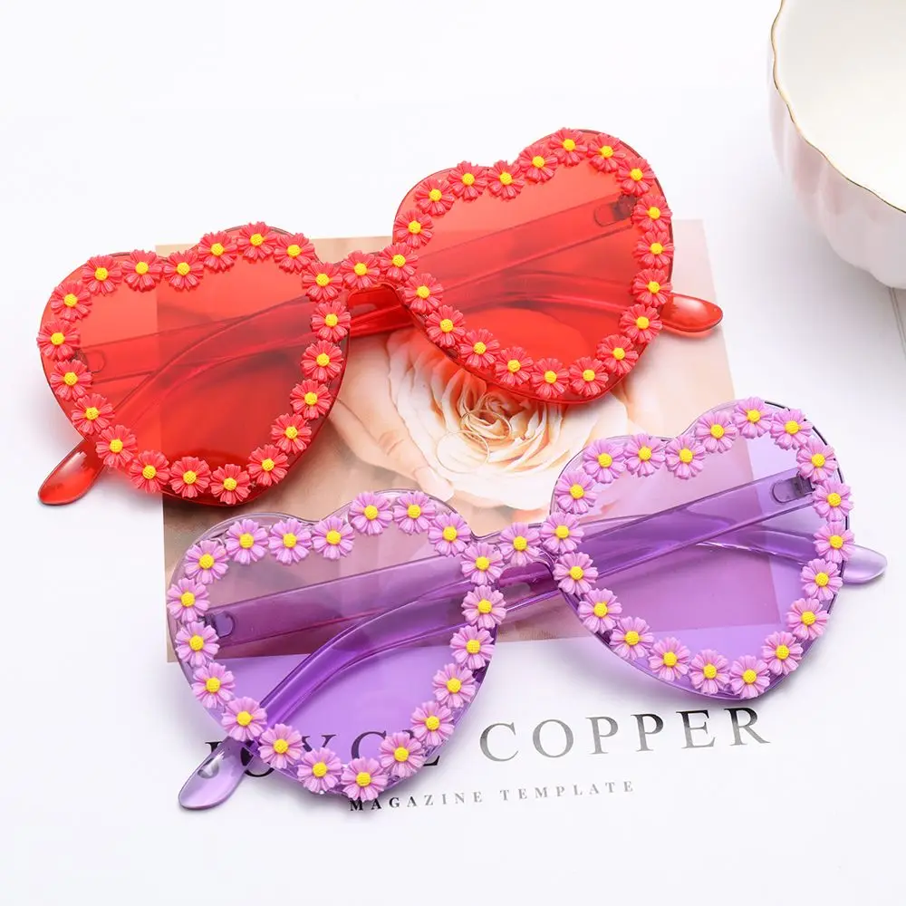 Vintage Love Heart Sunglasses Clout Goggle Fashion Daisy Sunglasses Eyewear UV400 Protection Heart-Shaped Sunglasses
Vintage Love Heart Sunglasses Clout Goggle Fashion Daisy Sunglasses Eyewear UV400 Protection Heart-Shaped Sunglasses