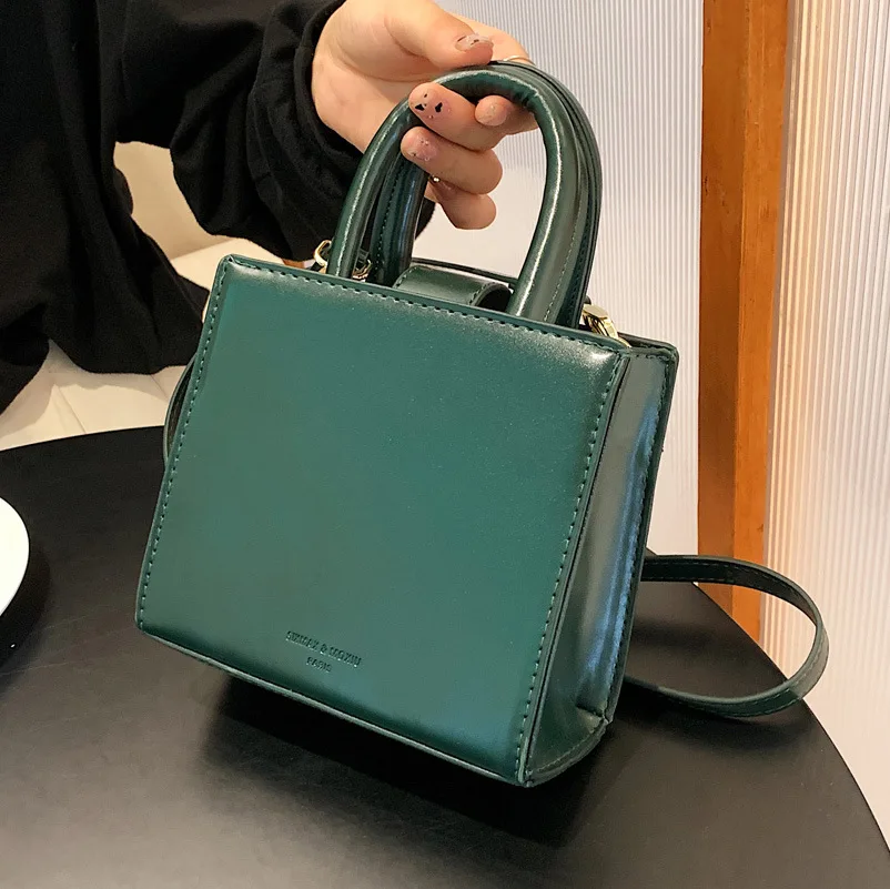 

Новинка 2023, Женская нишевая дизайнерская сумка через плечо, Ретро сумка, модная сумка-мессенджер, Высококачественная трендовая универсальная маленькая квадратная сумка