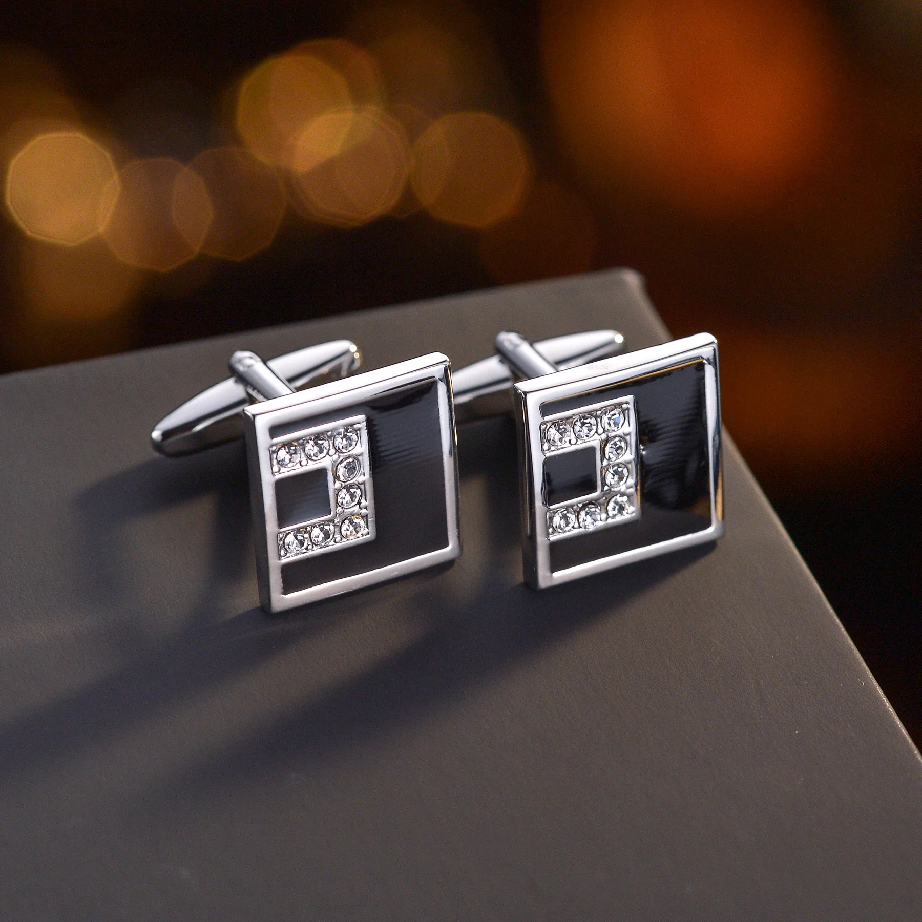 Luxury Square Cufflinks Crystal Cufflink sMen's French Shirt Cufflink High-graded Luxury Gifts for Men Wedding Birthday Business
Luxury Square Cufflinks Crystal Cufflink sMen's French Shirt Cufflink High-graded Luxury Gifts for Men Wedding Birthday Business