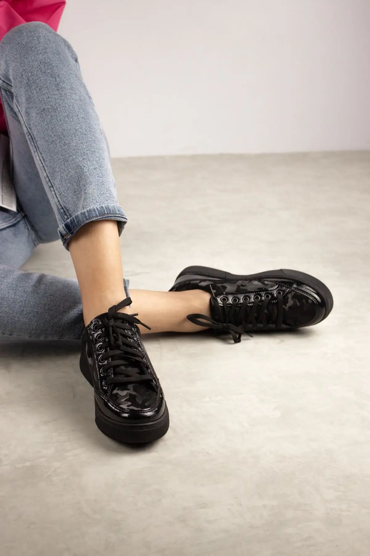 Luxury Sneakers Women's High Quality 2022 Summer Sports Fashion Medium Heel Japanned Leather Novelty Casual Woman Loafers Female Lolita
Luxury Sneakers Women's High Quality 2022 Summer Sports Fashion Medium Heel Japanned Leather Novelty Casual Woman Loafers Female Lolita