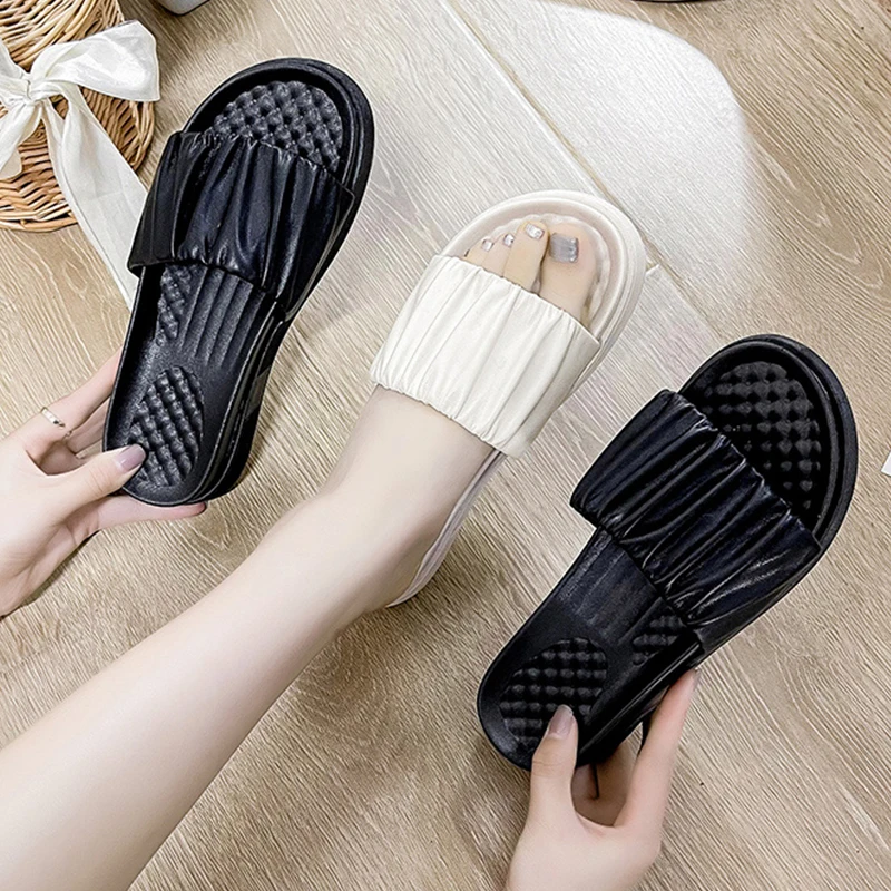 House Slippers Platform Shoes Woman 2022 Med Luxury Slides Rubber Flat Designer Soft Massage Fashion PU Scandals Basic Home Slip
House Slippers Platform Shoes Woman 2022 Med Luxury Slides Rubber Flat Designer Soft Massage Fashion PU Scandals Basic Home Slip