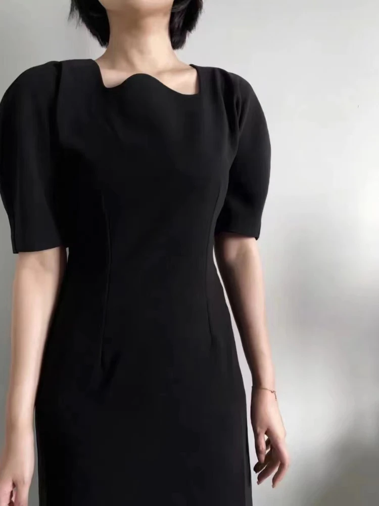 Black Dress 2022 Spring/Summer New Arrival Woman Irregular Neck Bubble Sleeve Slim Fit Midi Dress
Black Dress 2022 Spring/Summer New Arrival Woman Irregular Neck Bubble Sleeve Slim Fit Midi Dress